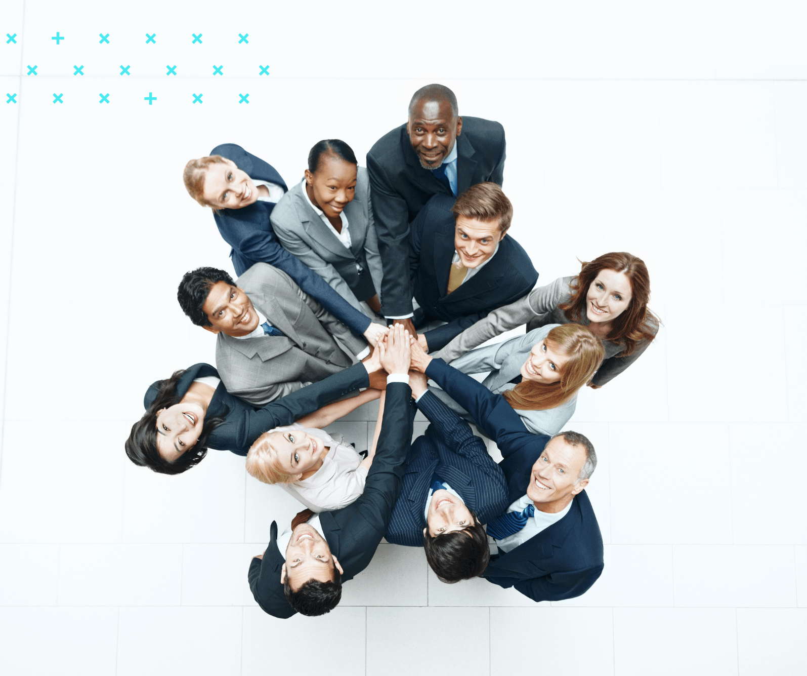 Collaborateurs-diversifiés-souriants-représentant-notre-engagement-envers-la-diversité-et-l'obtention-du-label-EcoVadis-au-sein-de-notre-écosystème.